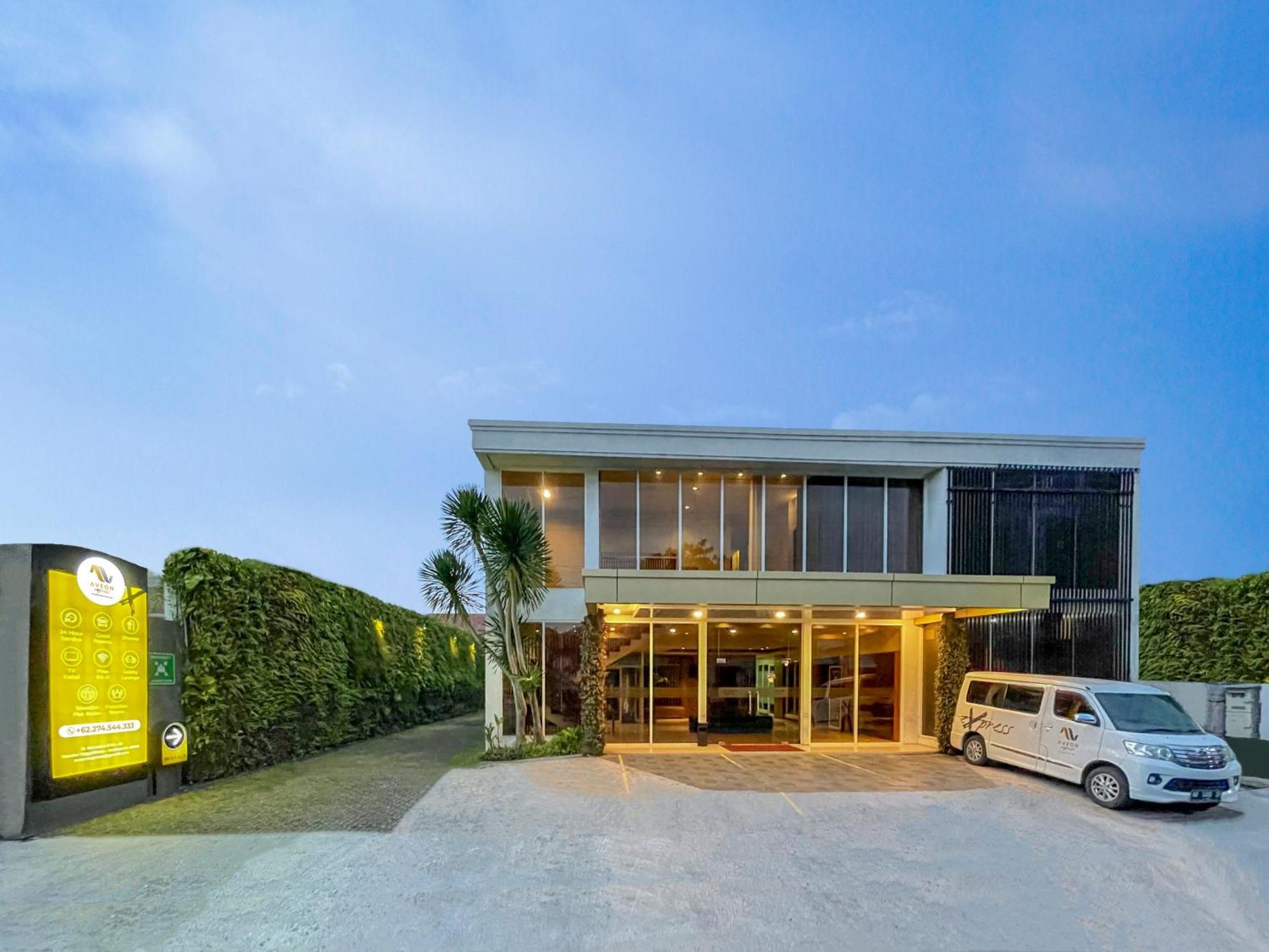 Aveon Express Hotel By Daphna International Джокьякарта Экстерьер фото