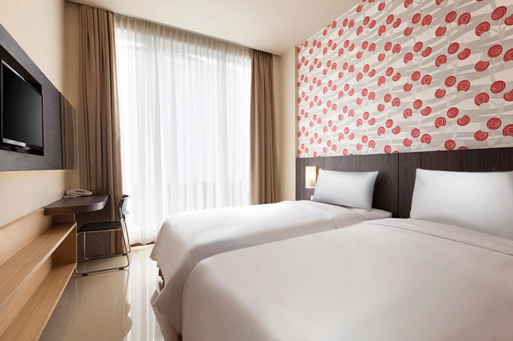 Aveon Express Hotel By Daphna International Джокьякарта Экстерьер фото