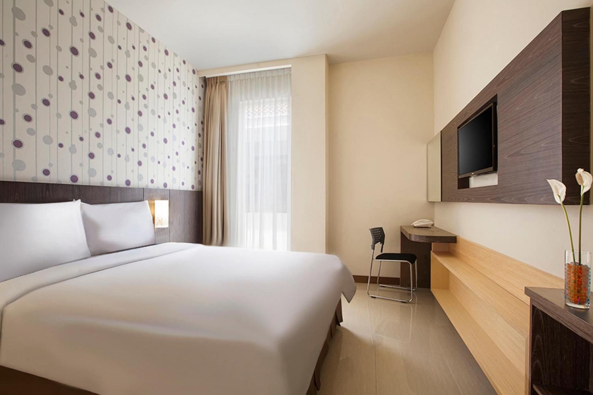 Aveon Express Hotel By Daphna International Джокьякарта Экстерьер фото