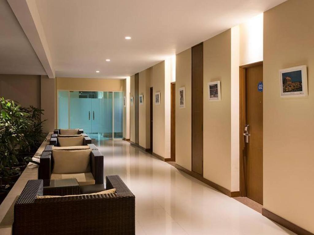 Aveon Express Hotel By Daphna International Джокьякарта Экстерьер фото