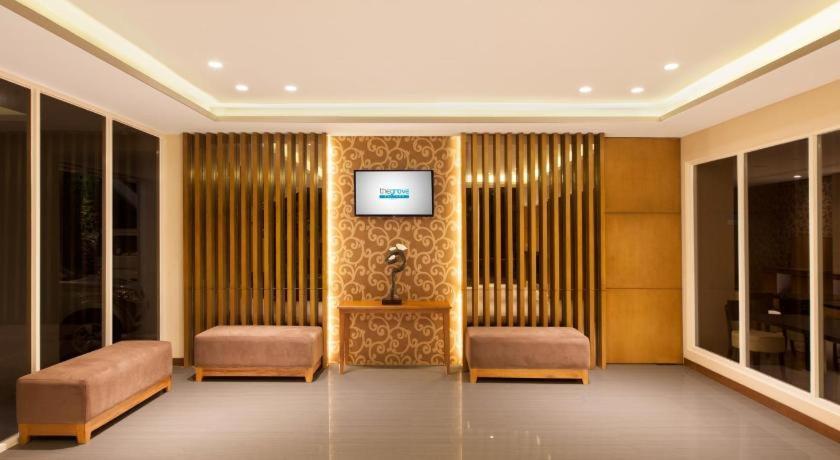 Aveon Express Hotel By Daphna International Джокьякарта Экстерьер фото