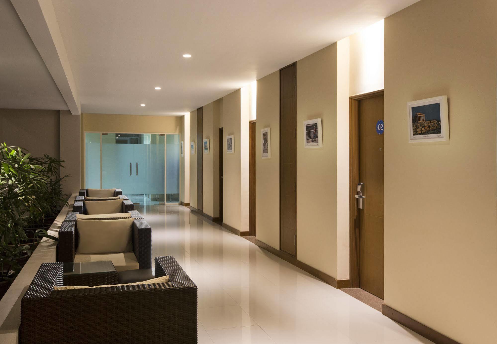 Aveon Express Hotel By Daphna International Джокьякарта Экстерьер фото